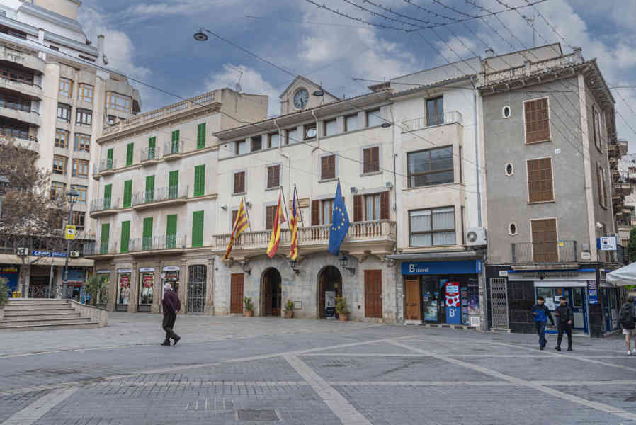 Mallorca - Inca 01 - plaza de España - Ayuntamiento.jpg